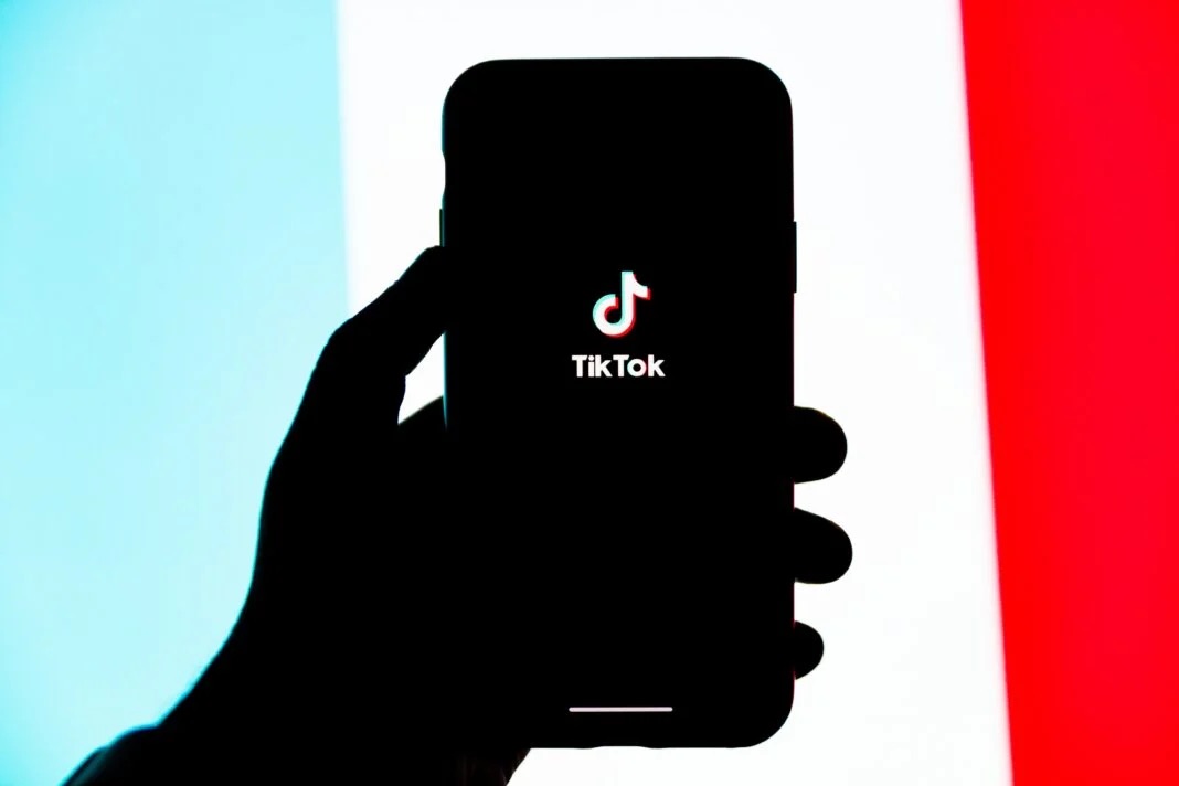 solen-feyissa-1S1w1c4_VyA-unsplash-1068x712.jpeg